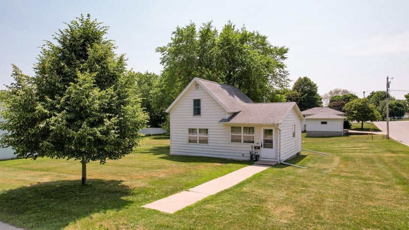 1003 Grand St SE, Chatfield, MN 55923