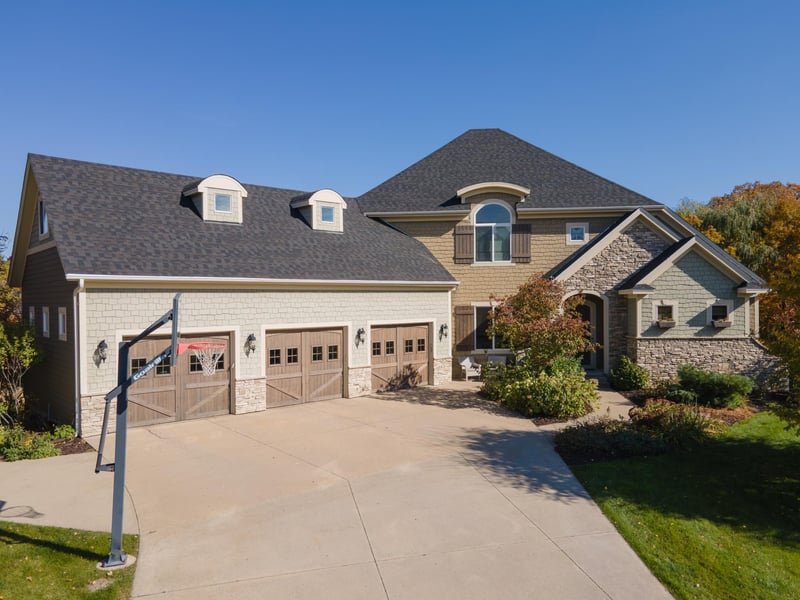 8870 Callander Cir, Lakeville, MN 55044