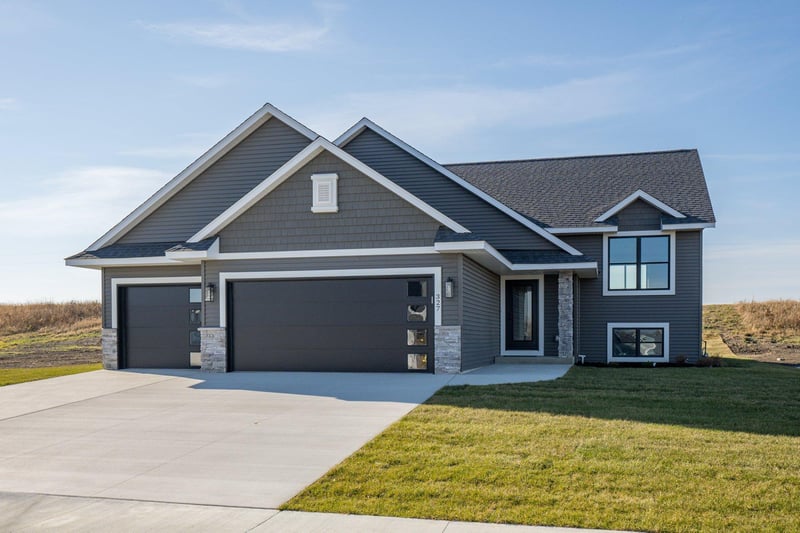 327 Falcon Rn, Eagle Lake, MN 56024