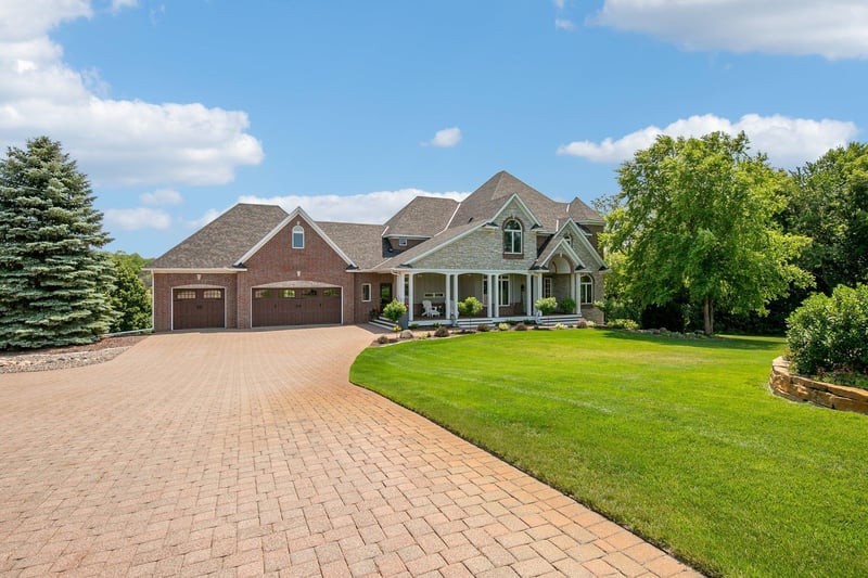 22911 Hunters Ridge Rd, Lakeville, MN 55044