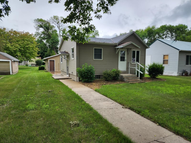 238 N 1st Ave E, Truman, MN 56088