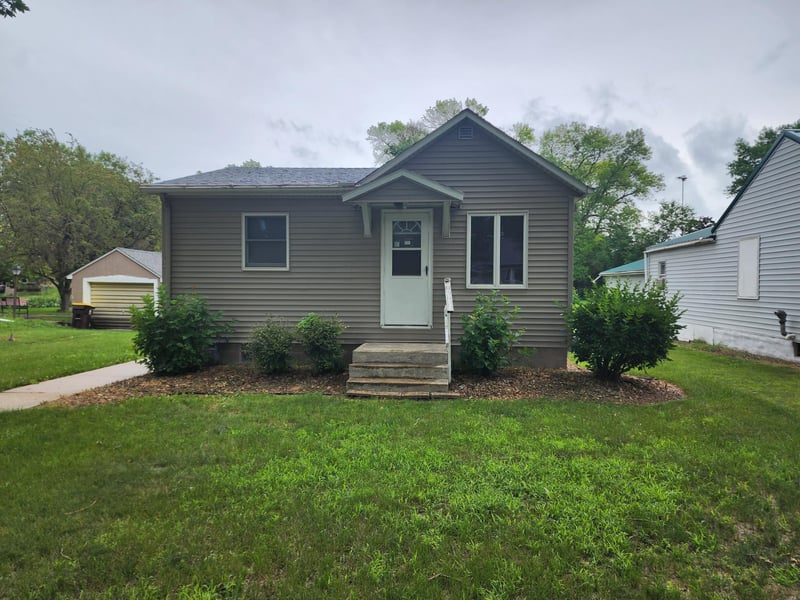 238 N 1st Ave E, Truman, MN 56088