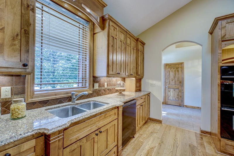 495 Park Pl, Vadnais Heights, MN 55127