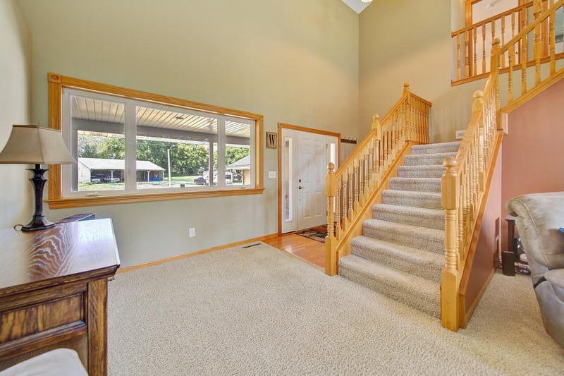 706 W Main St, Madelia, MN 56062