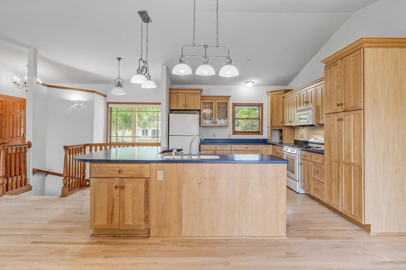 28690 W Lake Dr, Madison Lake, MN 56063