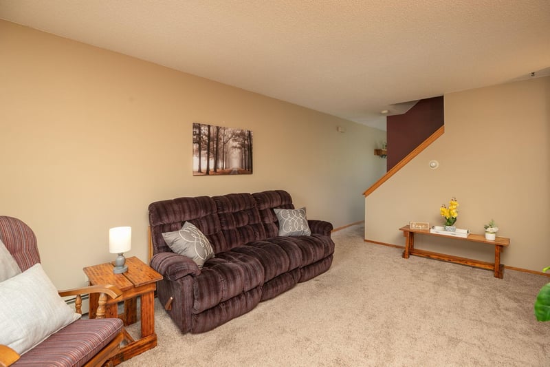 403 Friendly Cir SW, Eyota, MN 55934