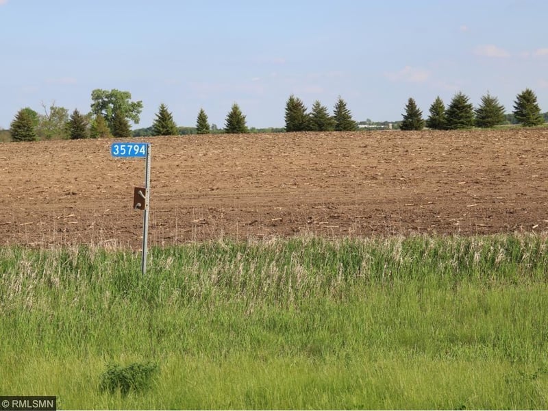 35794 Sharon Prairie Dr, Le Sueur, MN 56058