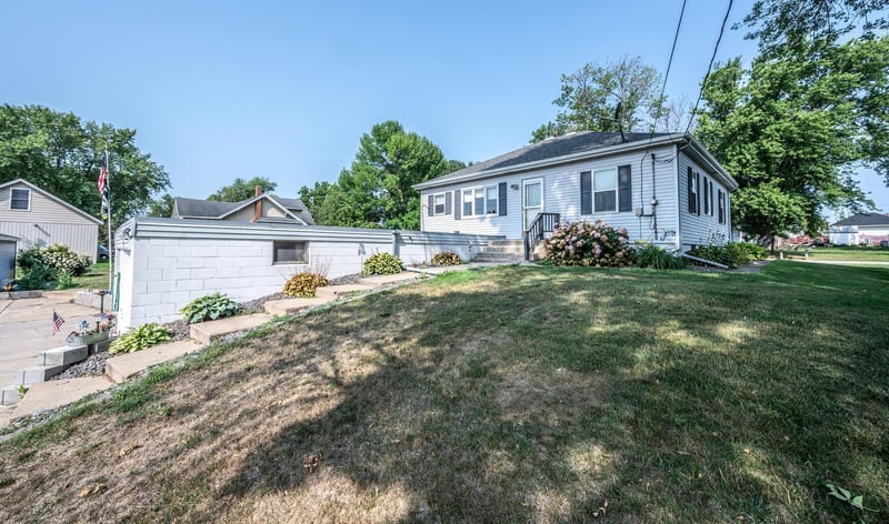 23380 Water St, Hampton, MN 55031