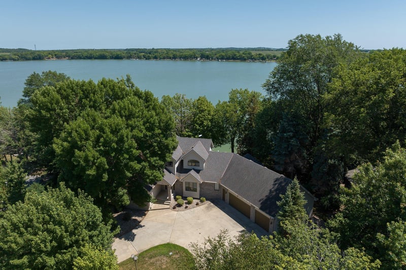 6312 Killarney Ct, Madison Lake, MN 56063