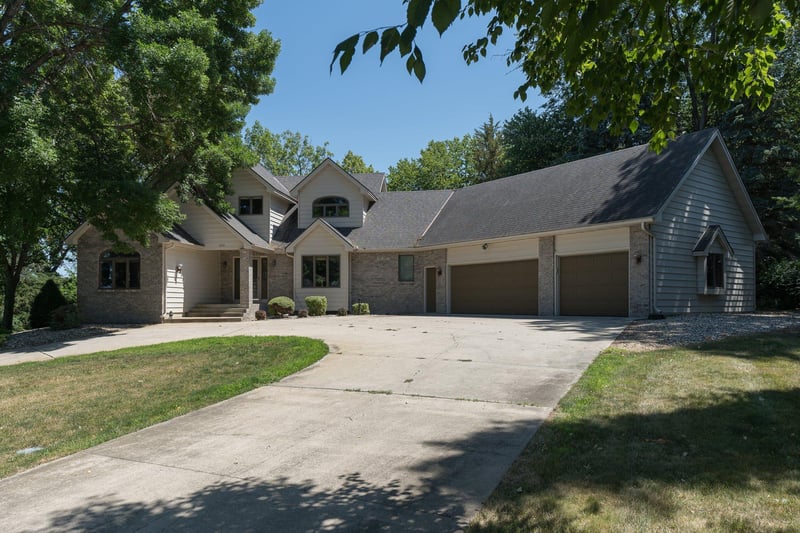 6312 Killarney Ct, Madison Lake, MN 56063