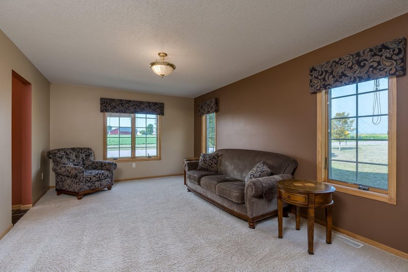 852 Mill Race Rd, Madelia, MN 56062