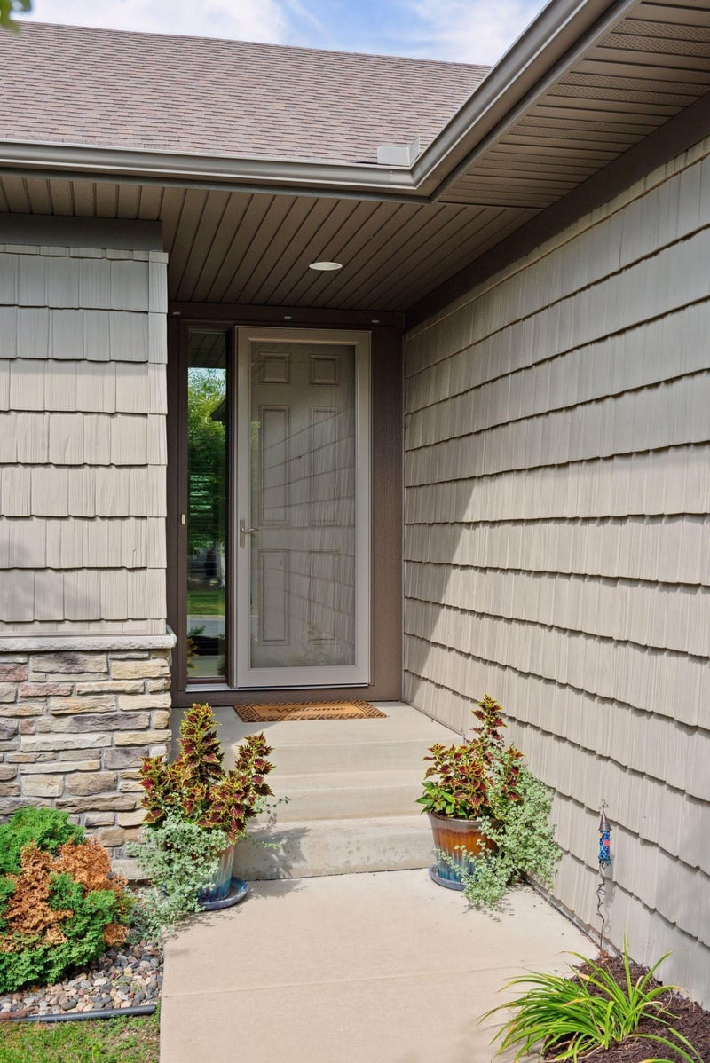 10777 Lyndale Bluffs Trl, Bloomington, MN 55420