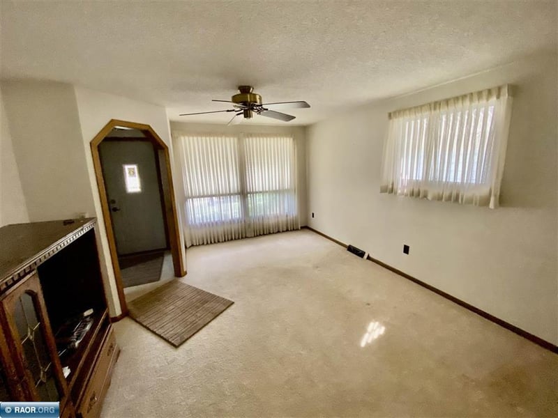 122 W 4th Ave, Keewatin, MN 55753