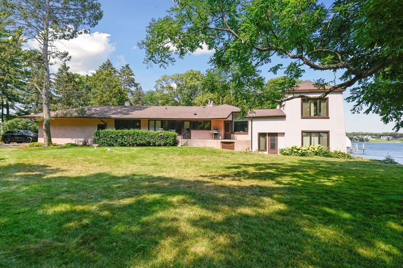 2530 Spirit Knob Rd, Wayzata, MN 55391