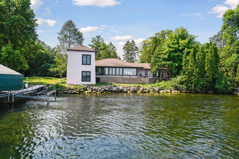 2530 Spirit Knob Rd, Wayzata, MN 55391
