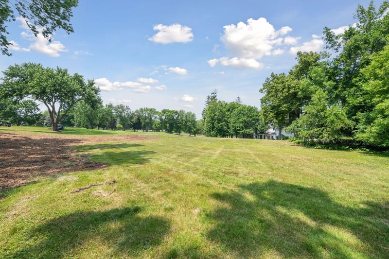 2669 Woodbridge Rd, Minnetonka Beach, MN 55391