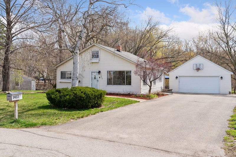 1422 Park Dr, Orono, MN 55364