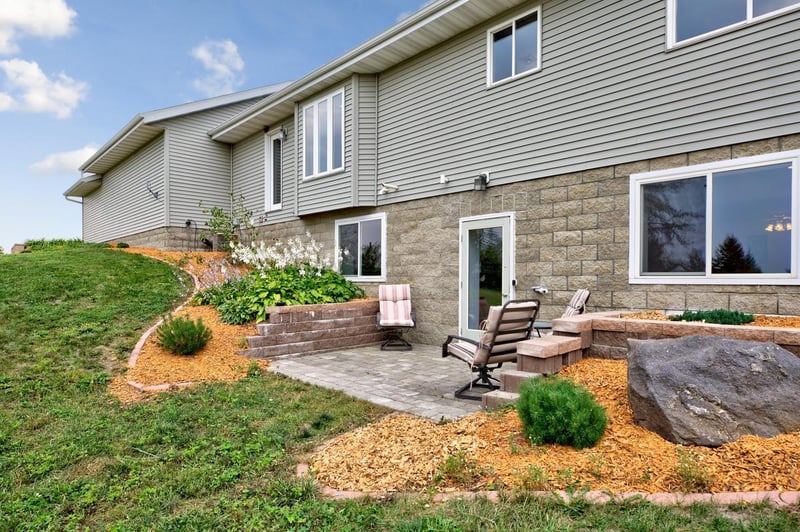 25742 Dodd Rd, Le Center, MN 56057
