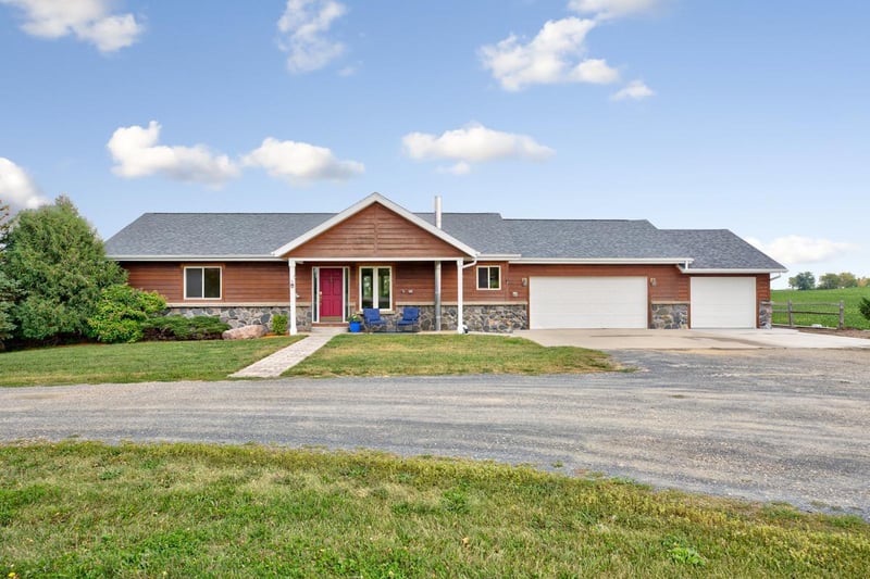 25742 Dodd Rd, Le Center, MN 56057