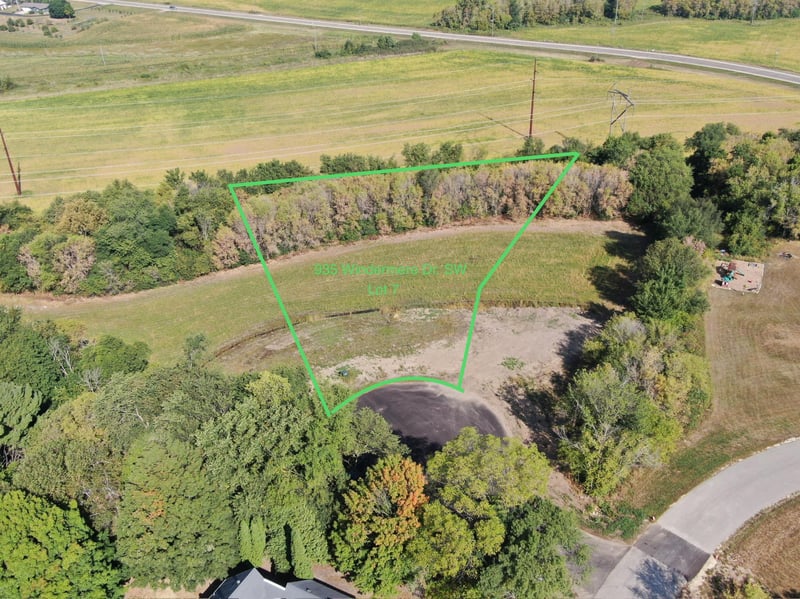 703 Cherrywood Dr SW, Pine Island, MN 55963