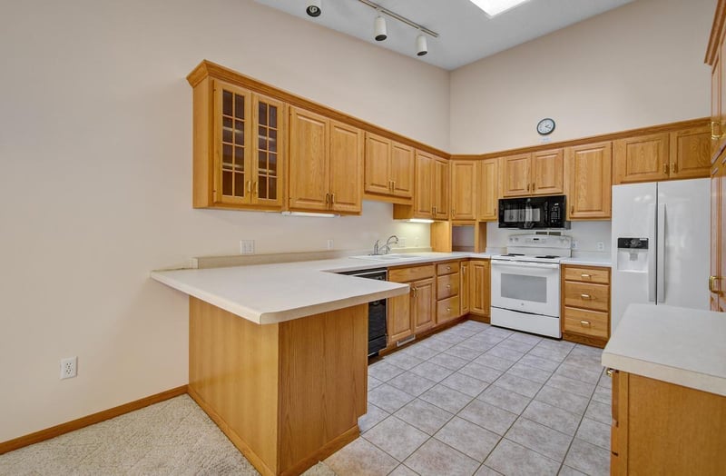 231 Gilbert Ave SW, Madelia, MN 56062