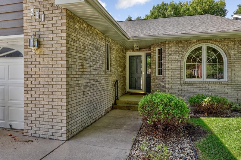 231 Gilbert Ave SW, Madelia, MN 56062