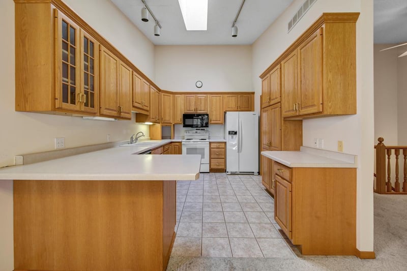 231 Gilbert Ave SW, Madelia, MN 56062