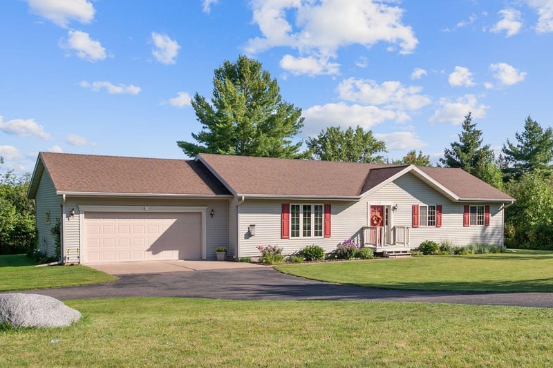2105 Lindstrom Dr, Ashland, WI 54806