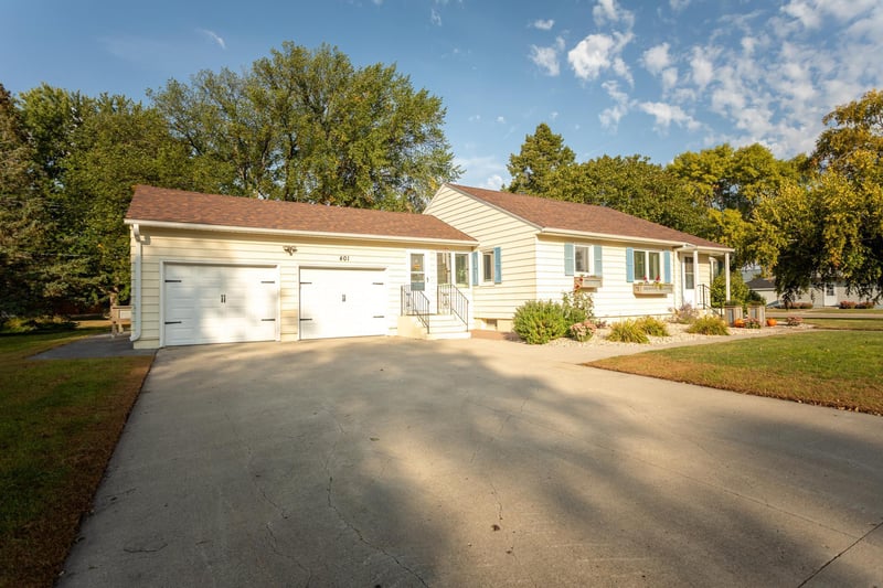 401 1st St E, Chokio, MN 56221