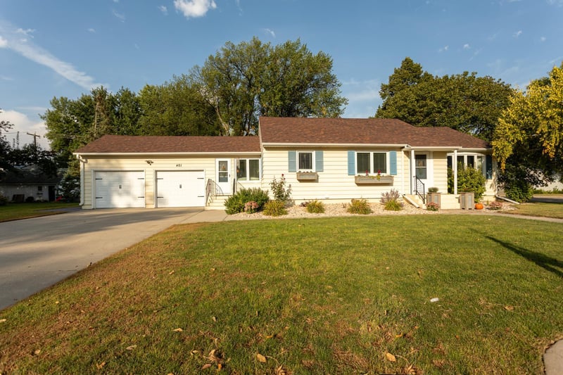 401 1st St E, Chokio, MN 56221