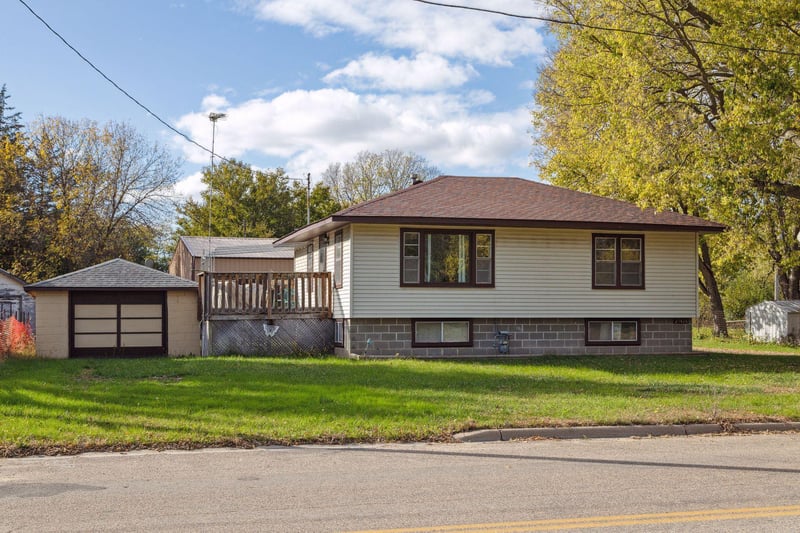 23426 Farwell Ave, Warsaw, MN 55087
