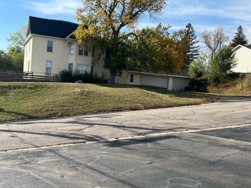 325 E Benton St, Lake Benton, MN 56149