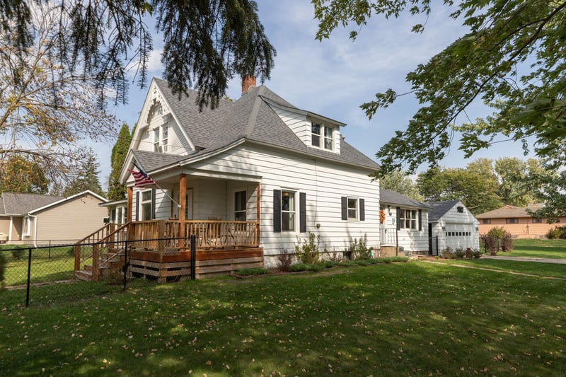 232 Pleasant St, Dexter, MN 55926