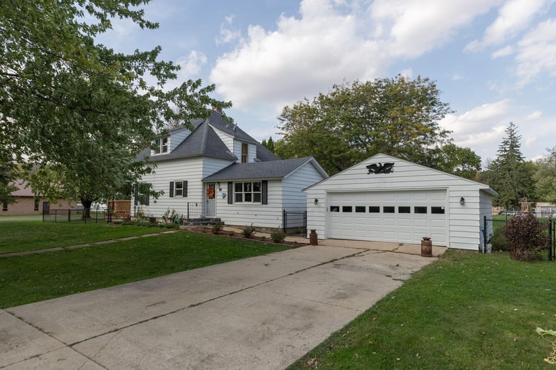232 Pleasant St, Dexter, MN 55926