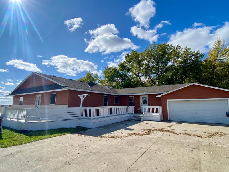 84113 County Road 3, Bird Island, MN 55310