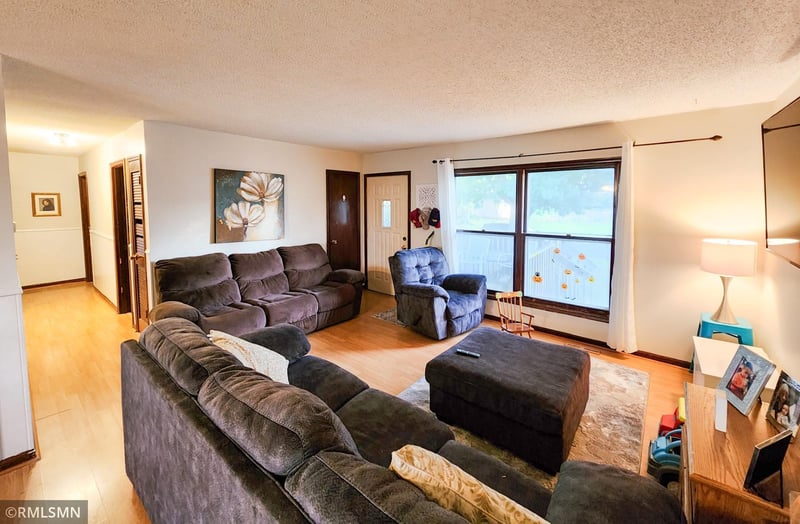 127 Rena Belle NW, Eyota, MN 55934