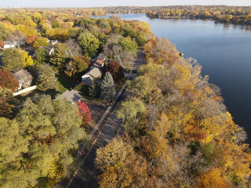 302 Crystal Lake Cir, Burnsville, MN 55306