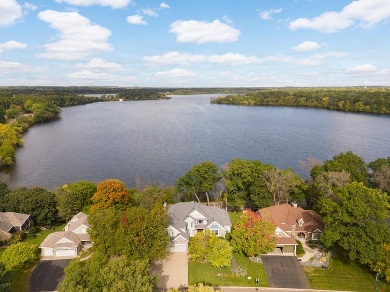 411 Vadnais Lake Dr, Vadnais Heights, MN 55127