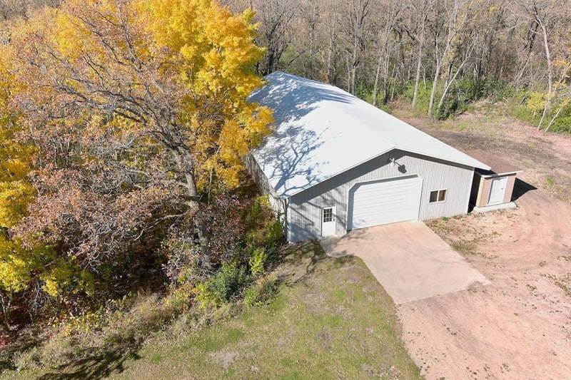 20988 Willchard Dr, Thief River Falls, MN 56701