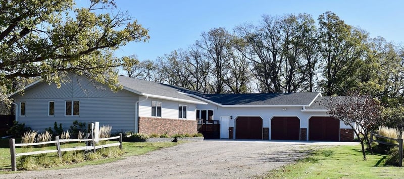 20988 Willchard Dr, Thief River Falls, MN 56701