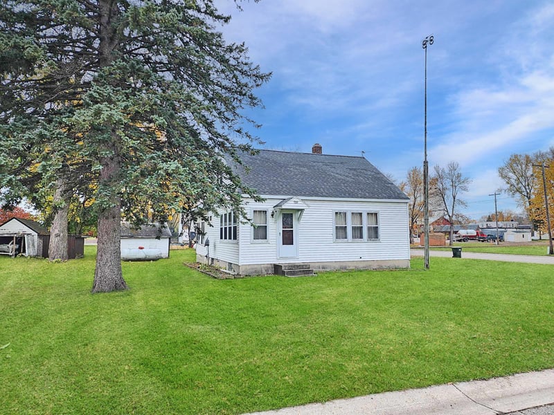 720 1st St E, Lake Lillian, MN 56253
