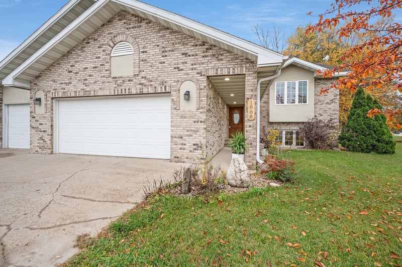 1008 Westwood Dr, Saint James, MN 56081
