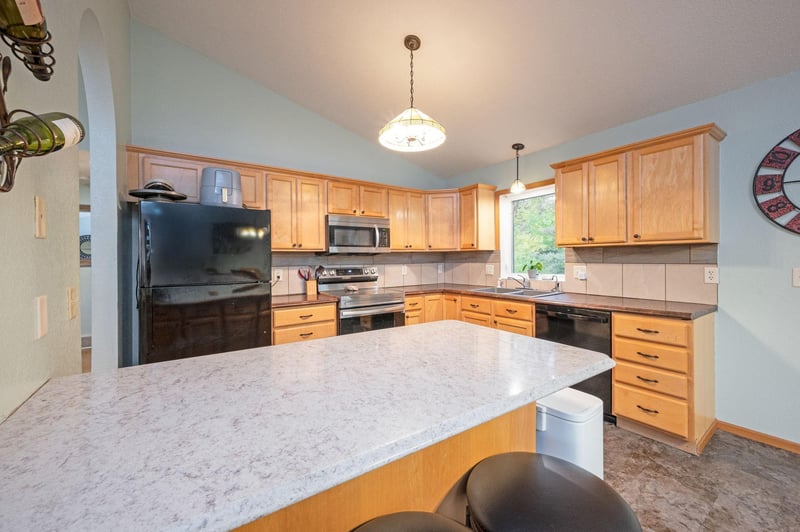1008 Westwood Dr, Saint James, MN 56081