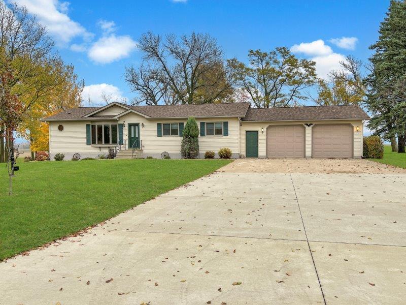 74648 400th St, Saint James, MN 56081