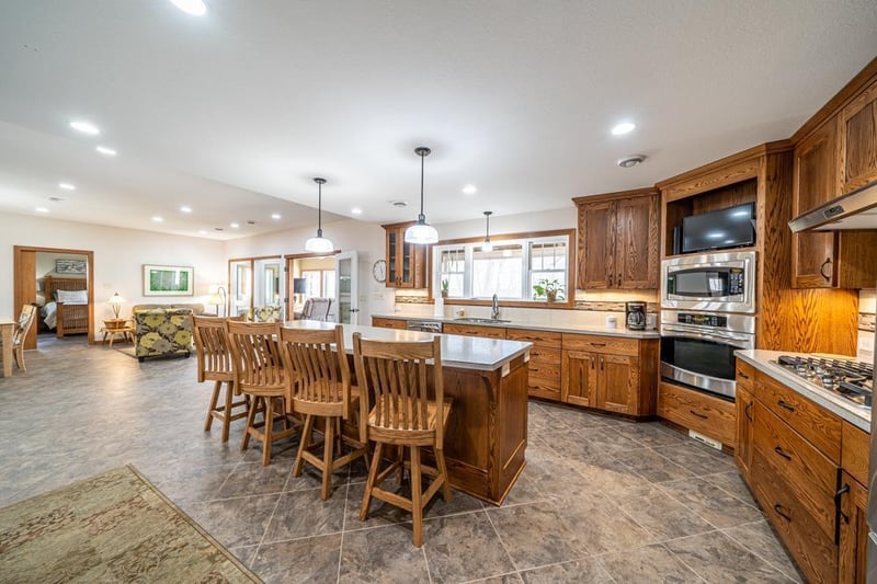 24451 Johnson Ln, Pelican Rapids, MN 56572