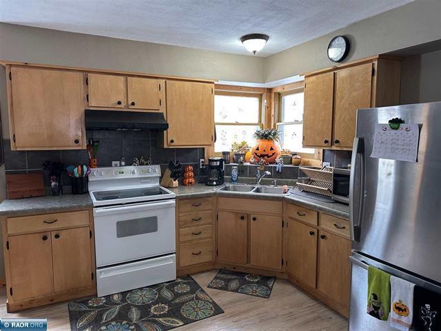 7312 Sand Lake Rd, Britt, MN 55710