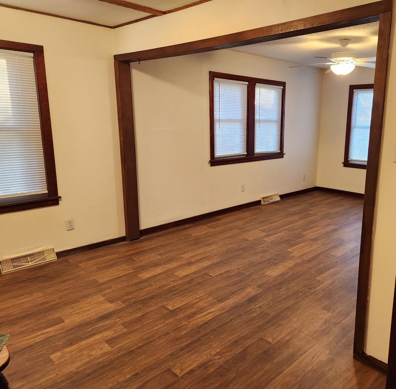 113 S Main St, Dexter, MN 55926