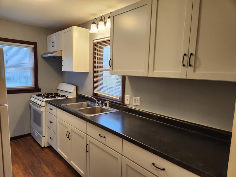 113 S Main St, Dexter, MN 55926
