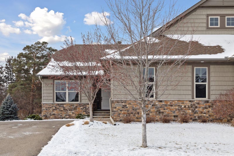 10785 Lyndale Bluffs Trl, Bloomington, MN 55420