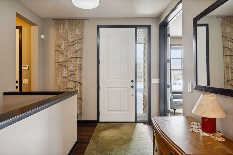 10785 Lyndale Bluffs Trl, Bloomington, MN 55420